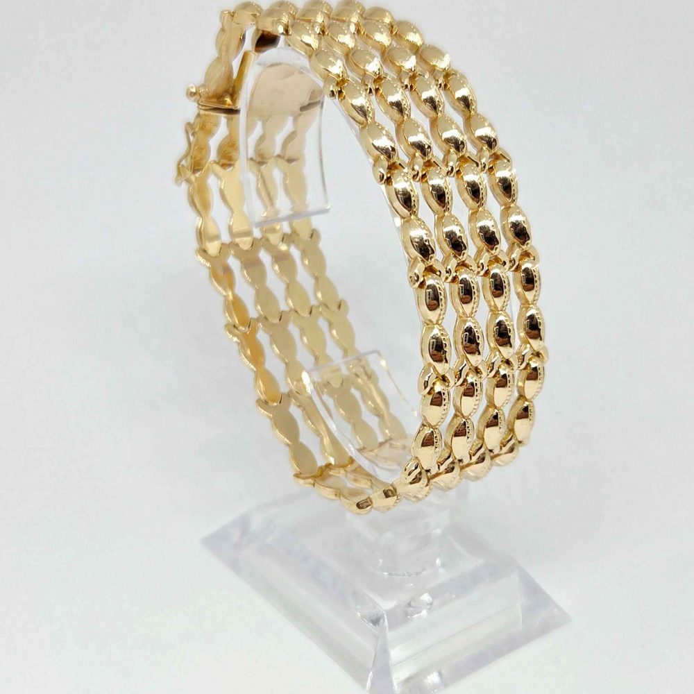 Bracciale semi-rigido a 4 file oro giallo 18k,su sfondo bianco